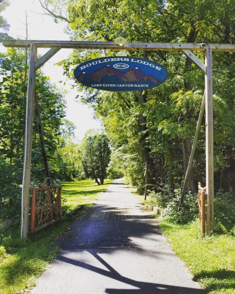 Boulders Lodge Entry 768x960