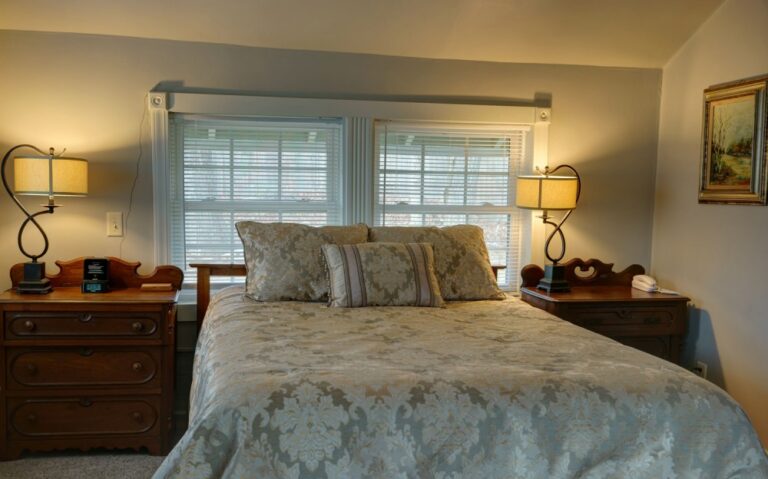 Cabin 360 Bedroom 768x479