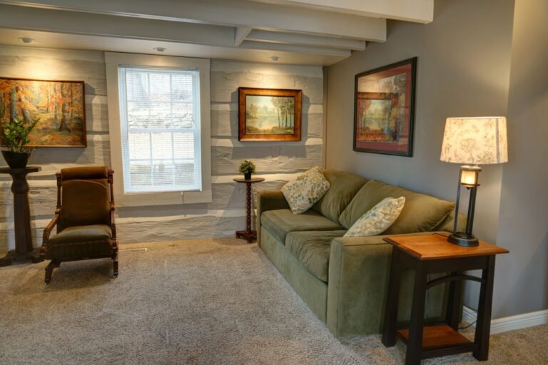 Cabin 360 Living Room 768x512