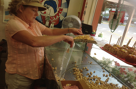 Carmel Corn Cottage filling popcorn1