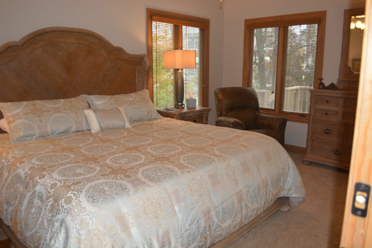 Cornerstone Lodge Room 768x512