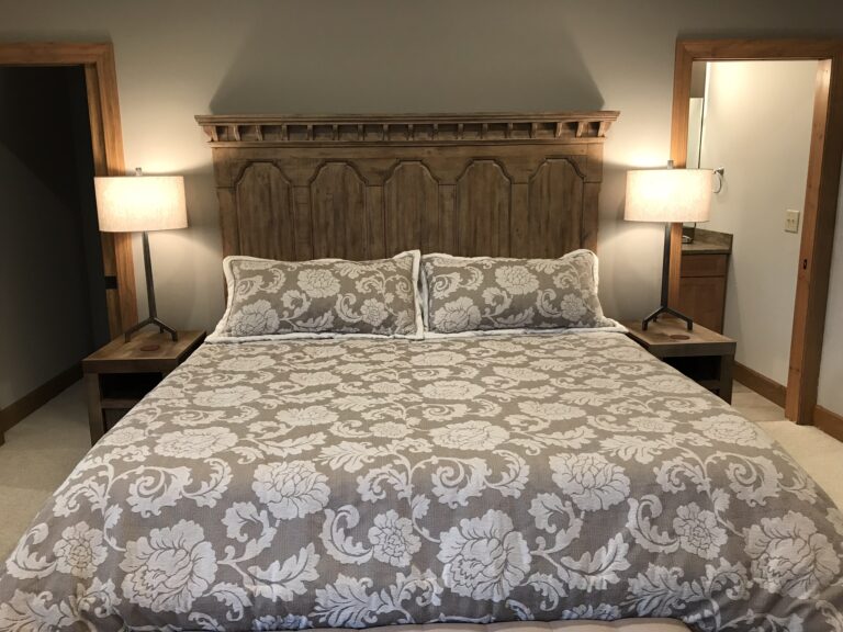 CornerstoneLodge Bedroom 768x576