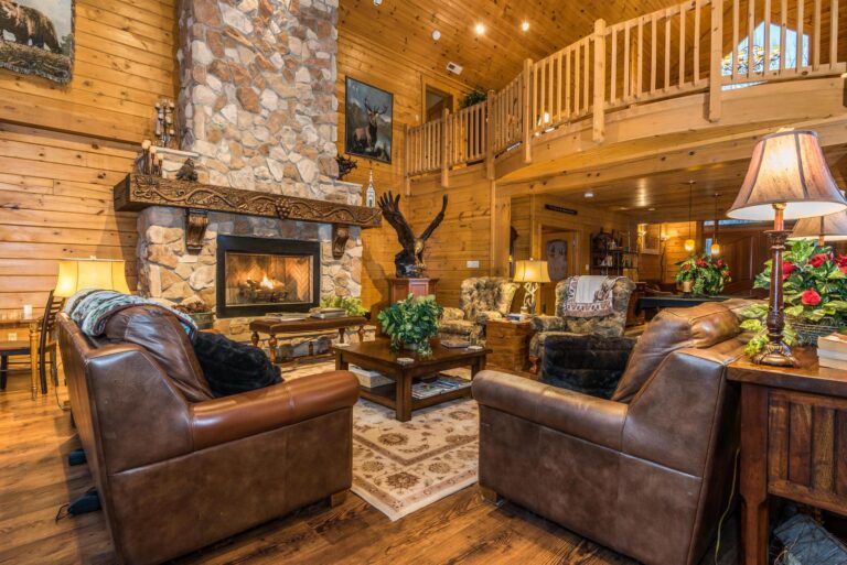 EaglesNestLodge LivingRm 768x513