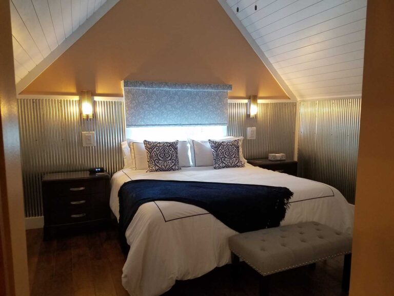 LucysLoftMasterBedroomKingBed 768x576