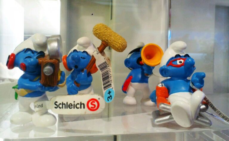 Toy Chest Smurfs 768x473