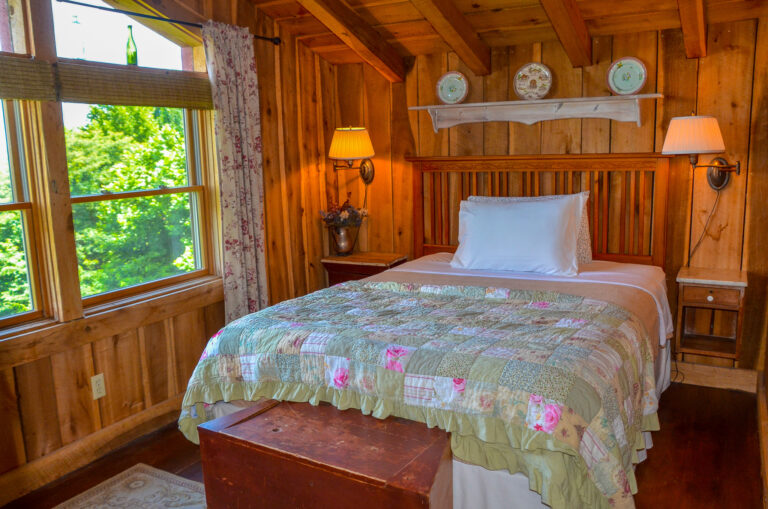 Treetop Retreat Room 768x509