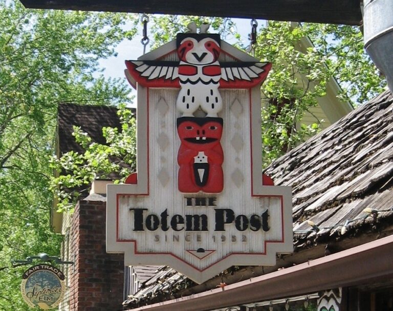 totem post sign 1 768x609