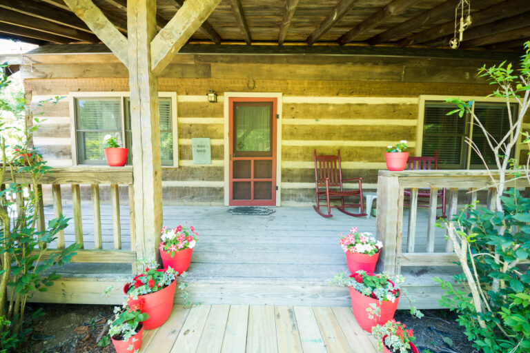 1 sr front porch red pots resized 768x512