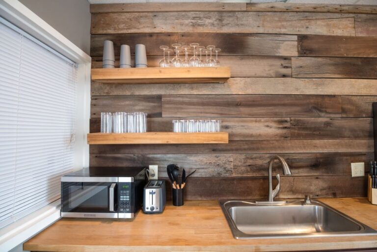 211 S. Van Buren 11 768x513