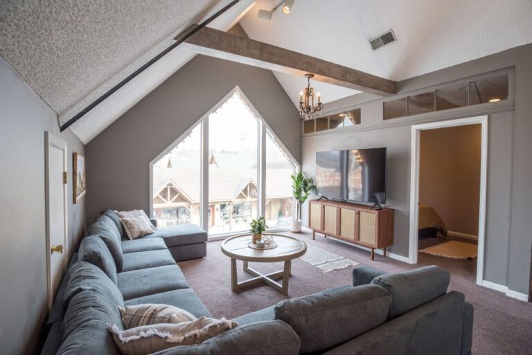 211 S. Van Buren 19 768x513