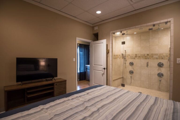 211 S. Van Buren 46 768x513