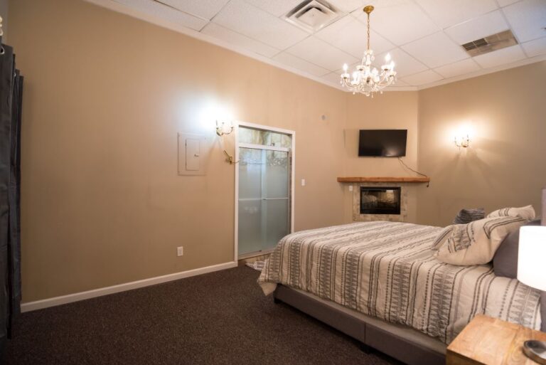 211 S. Van Buren 48 768x513