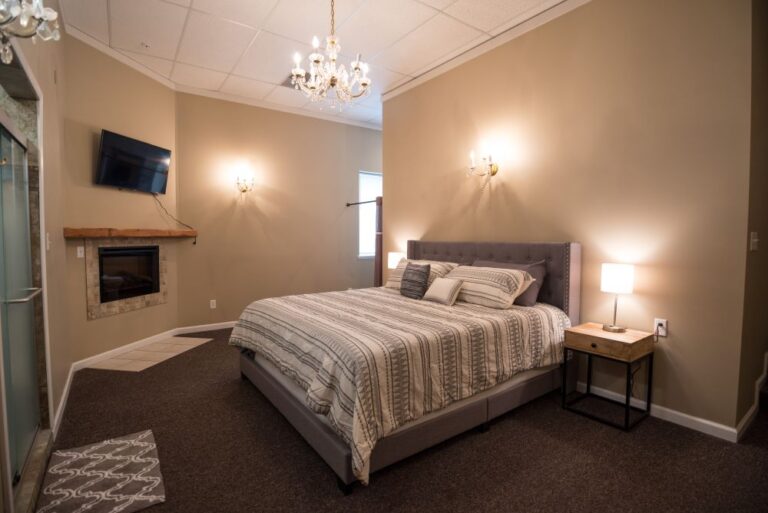 211 S. Van Buren 49 768x513