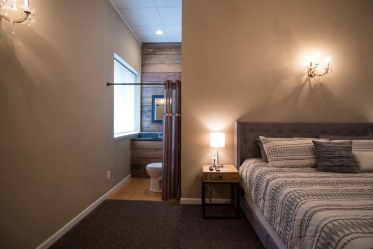 211 S. Van Buren 51 768x513