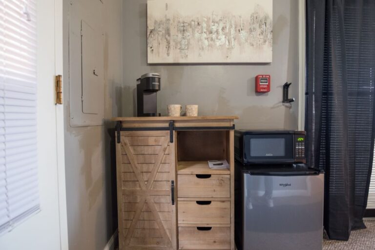 211 S. Van Buren 57 768x513