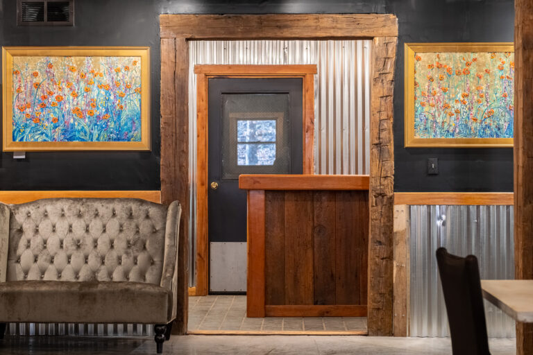 standing room 768x512