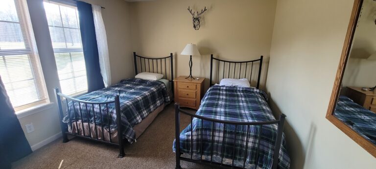 107 bedroom 768x346