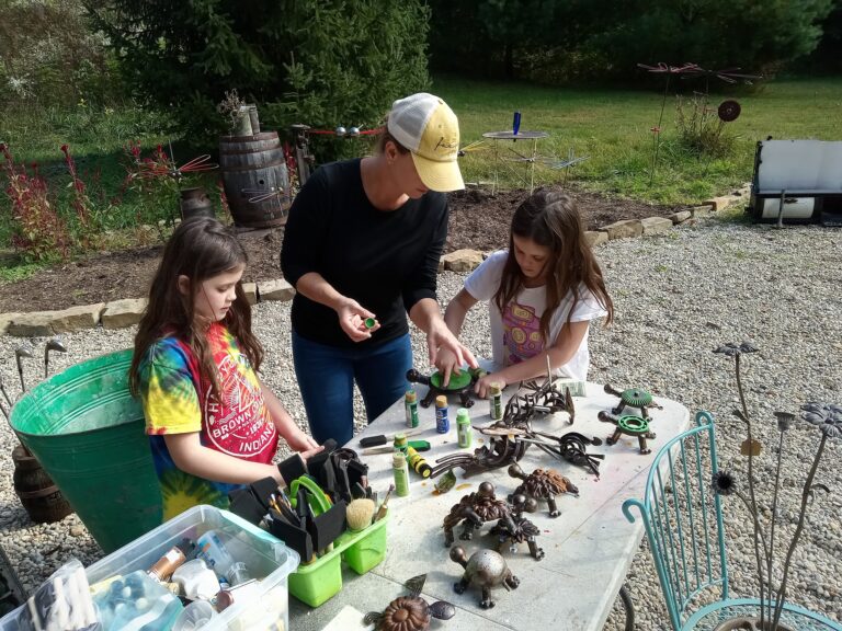 granddaughters painting 768x576