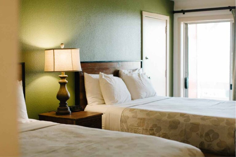 BrownCountyInn 216 1 768x512