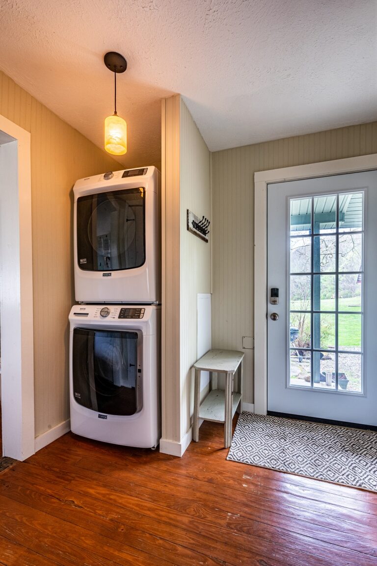 HOB  Artists Retreat  photography by Steve Cale 3244 HDRCF65 768x1154