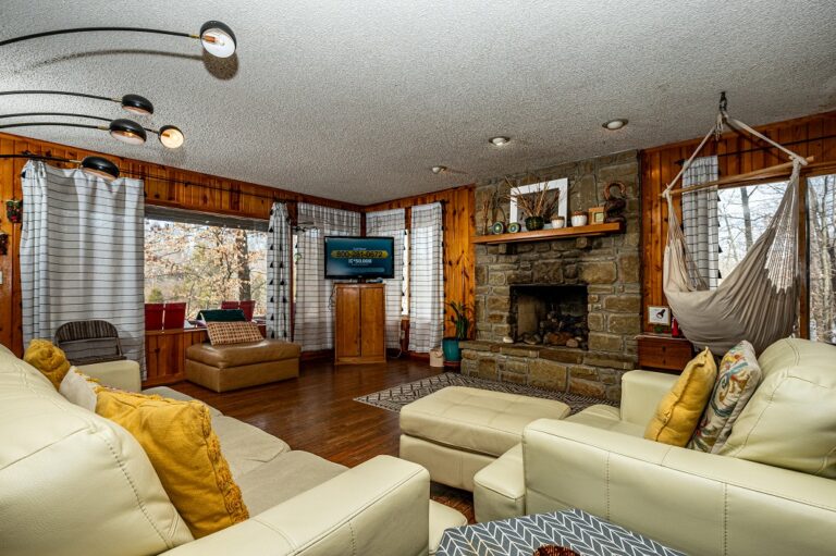 HOB  Aspen Lake House  photography by Steve Cale 6957E2A9 768x511