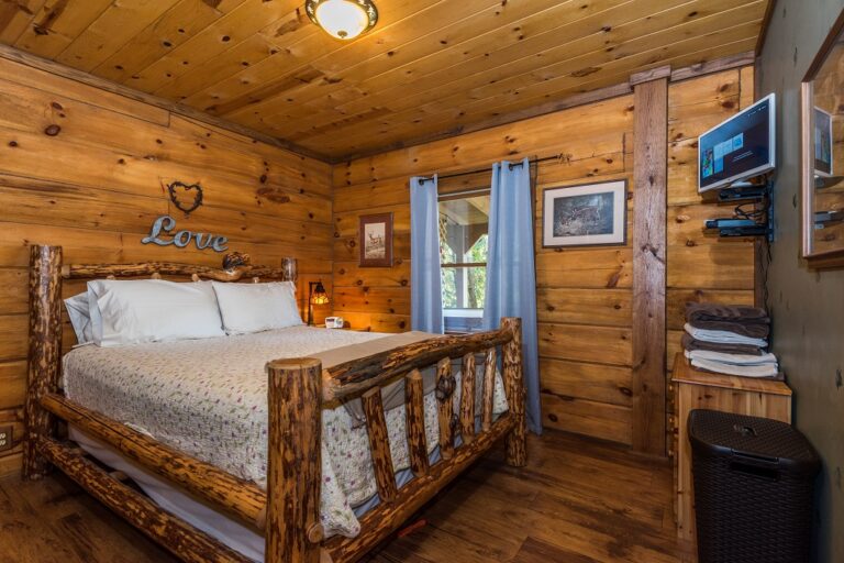 HOB  Big Buck Cabin  photography by Steve Cale 80360DE2 768x512