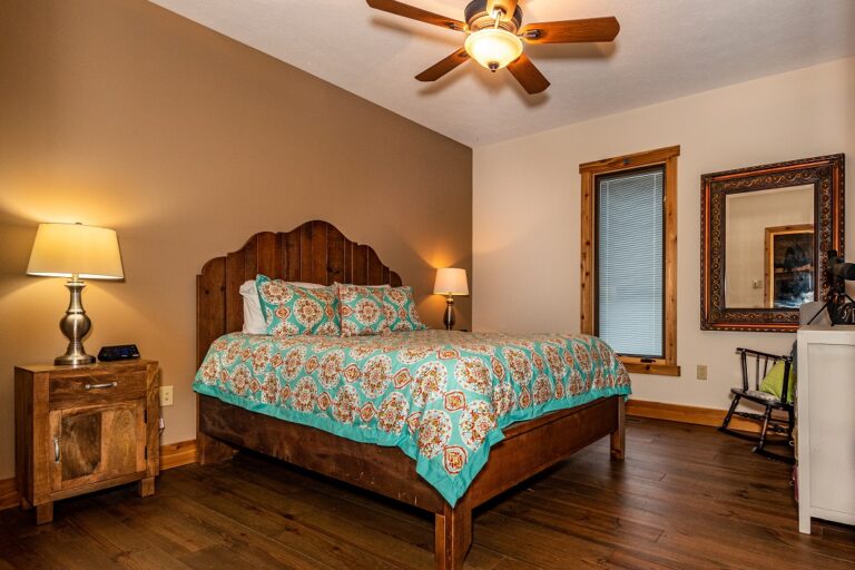 HOB  Bluebirds Nest  photography by Steve Cale 262003FB 768x512