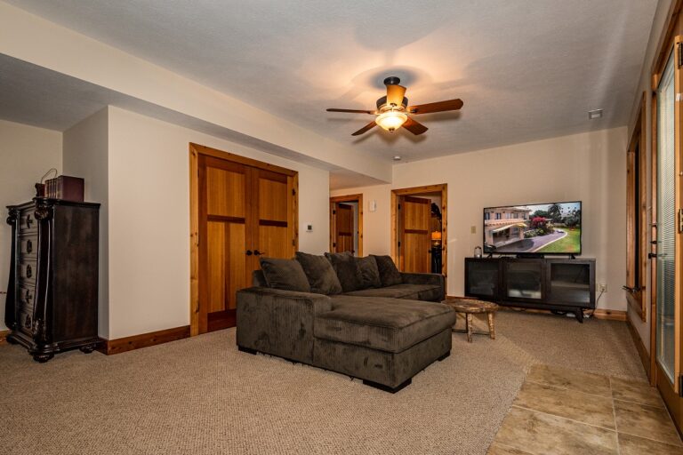 HOB  Bluebirds Nest  photography by Steve Cale 2635AC7E 768x512