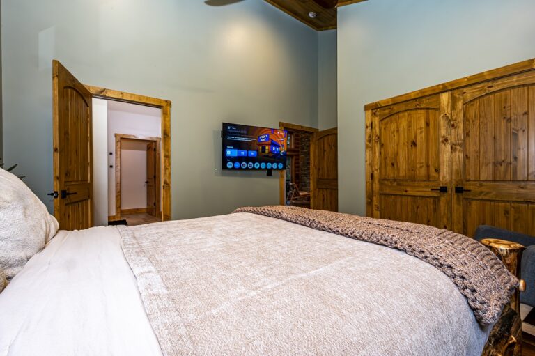 HOB  Copper Cliff Cabin  photography by Steve Cale 8140 Enhanced NR4467 768x511