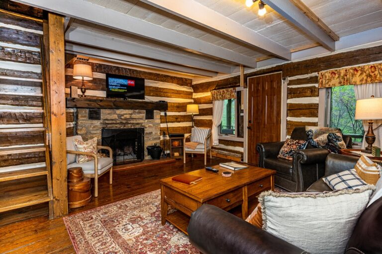 HOB  Night Owl  cabin photography by Steve Cale 0840D1C4 1 768x511