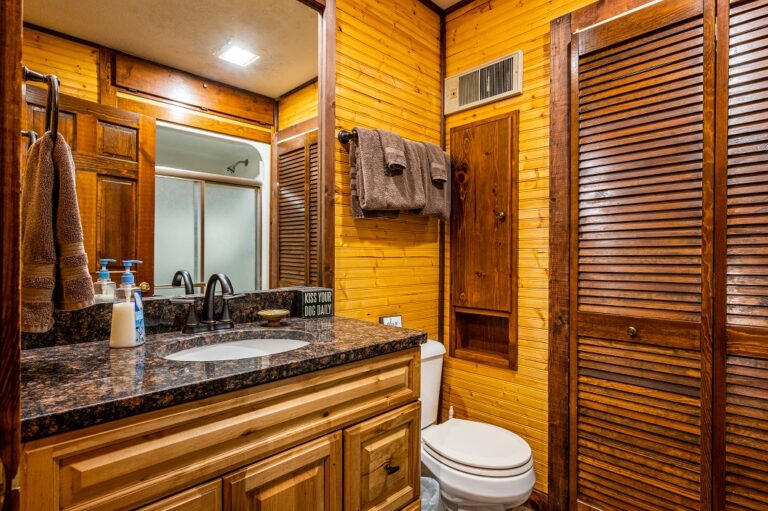 HOB  Night Owl  cabin photography by Steve Cale 08796BE2 768x511