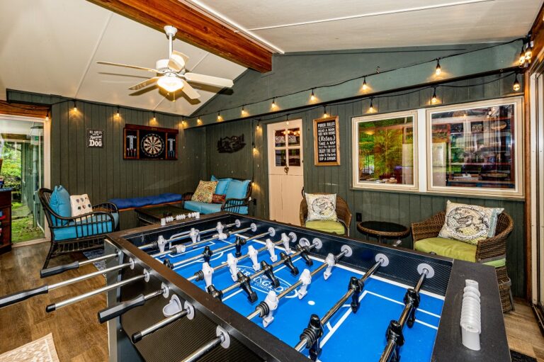 HOB  Night Owl  cabin photography by Steve Cale 0898 HDRE9CB 768x511