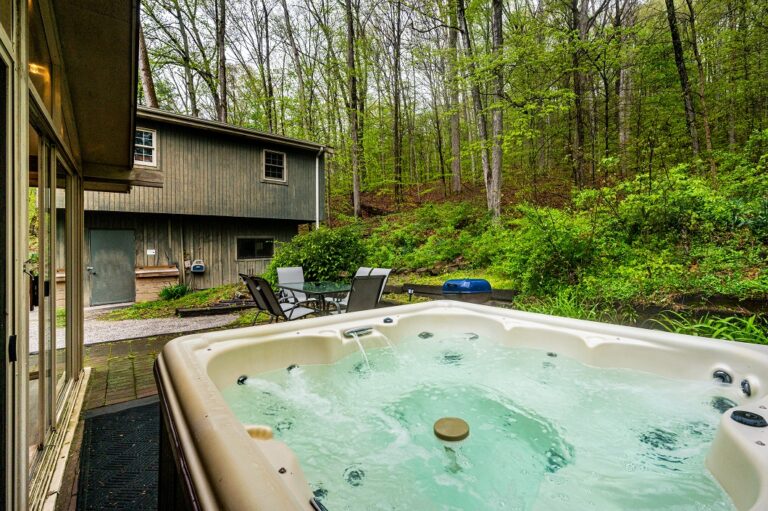 HOB  Night Owl  cabin photography by Steve Cale 0900C5E0 768x511