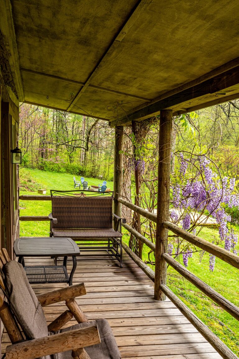 HOB  Night Owl  cabin photography by Steve Cale 0903E8A4 768x1154