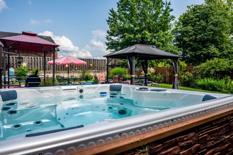 HOB  Backyard Blessings  photography by Steve Cale 13983FFC 768x511