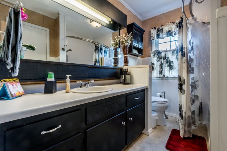 HOB  Backyard Blessings  photography by Steve Cale 3362 HDR8A0E 768x513