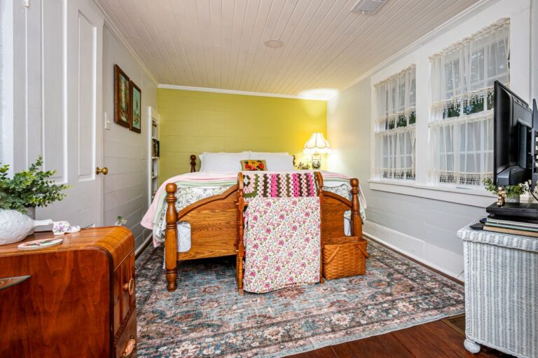 HOB  Whispering Valley  photography by Steve Cale 8027 Enhanced NR0C00 768x511