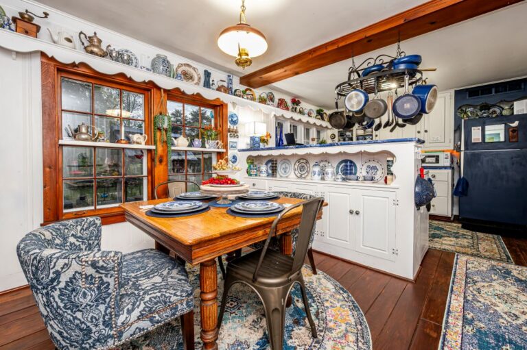 HOB  Whispering Valley  photography by Steve Cale 8028 Enhanced NRB313 768x511