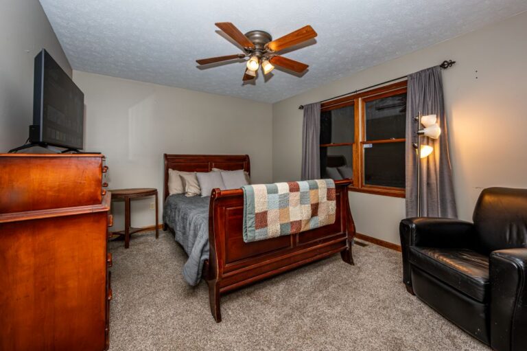 HOB  Whitehorse 1  photography by Steve Cale 8323F49C 768x511