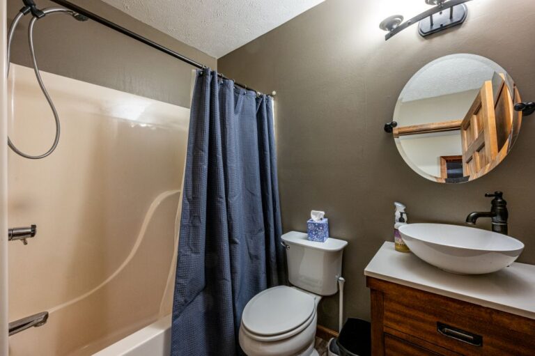 HOB  Whitehorse 1  photography by Steve Cale 8342EE4B 768x511