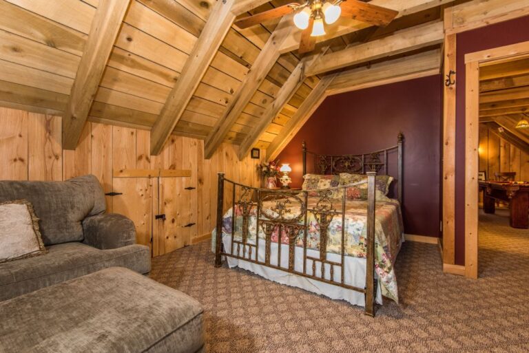 HOB  Boondocks Cabin  photography by Steve Cale 9590851C 768x513