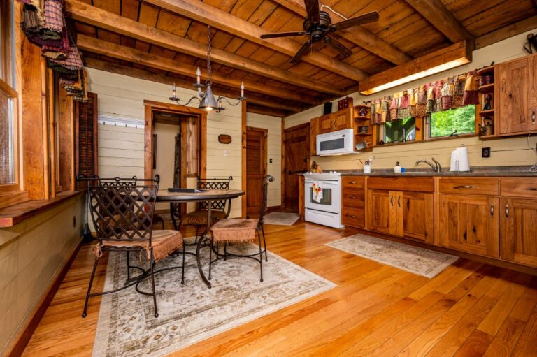HOB  Casa Bella  photography by Steve Cale 0998CC9C 768x511