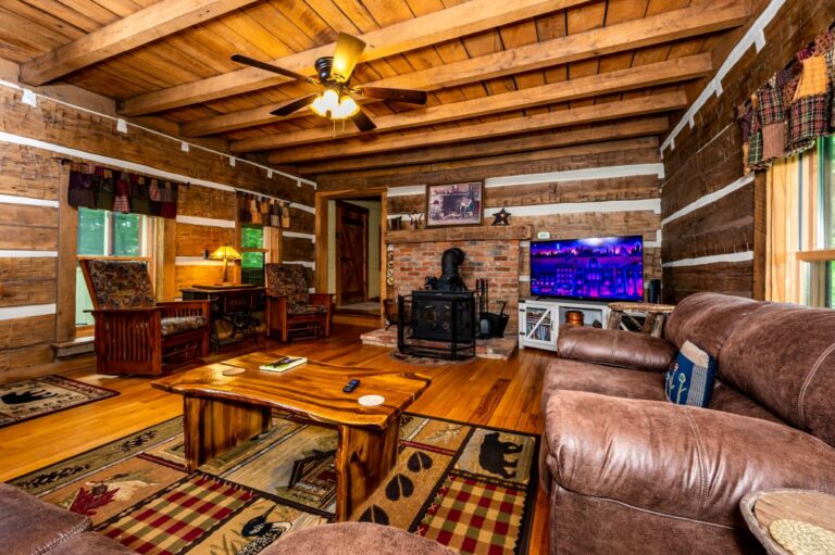 HOB  Casa Bella  photography by Steve Cale 1012614F 768x511