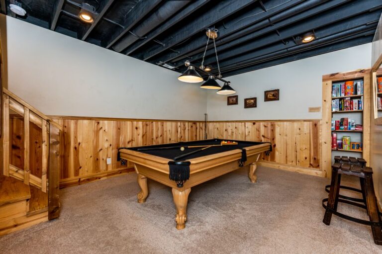 HOB  Cozy Dog Cabin  photography by Steve Cale 11426FFB 768x511