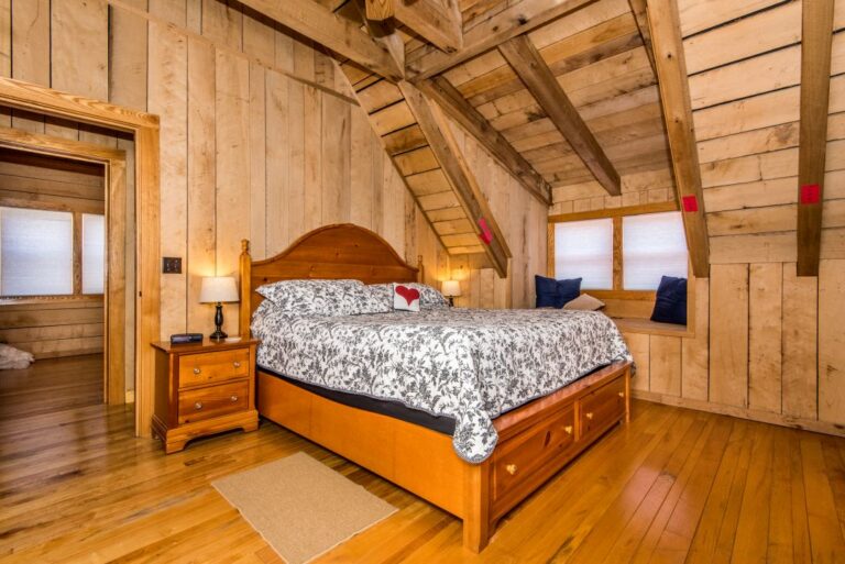 HOB  Dogwood Point Cabin  photography by Steve Cale 85388111 768x513