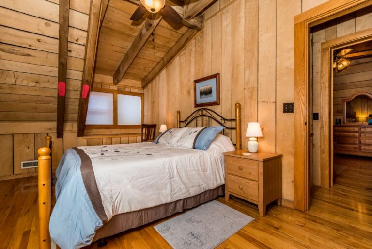 HOB  Dogwood Point Cabin  photography by Steve Cale 85441DBC 768x513
