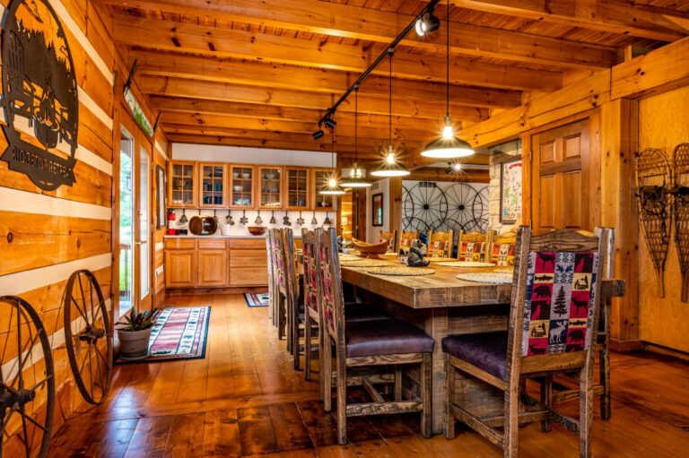HOB  Ridgetop Retreat  photography by Steve Cale 1470D5F6 768x511