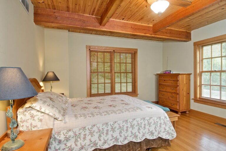 HOB  Serendipity Park Cabin  8 30 2011 photos by Steve Cale 12 of 23D04B 768x514