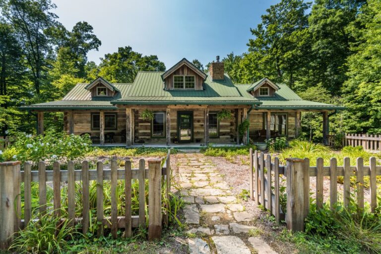 HOB  Still Waters Cabin  photography by Steve Cale 9344E9A8 768x513
