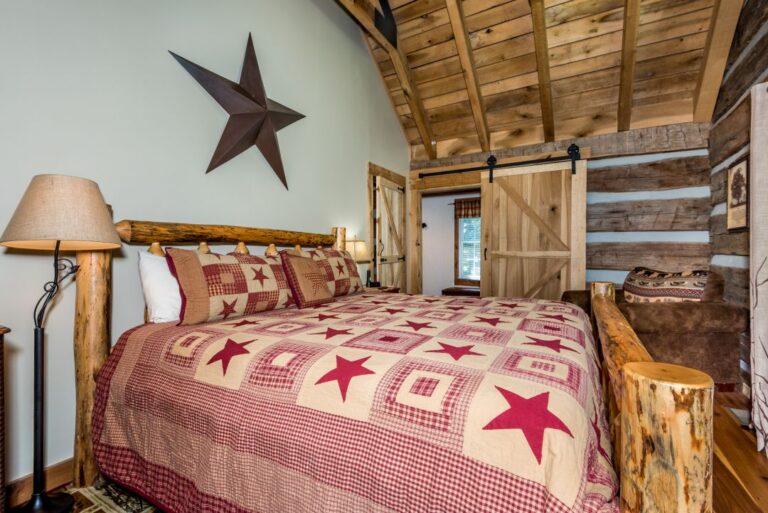 HOB  Still Waters Cabin  photography by Steve Cale 9364 HDR7D8D 768x513